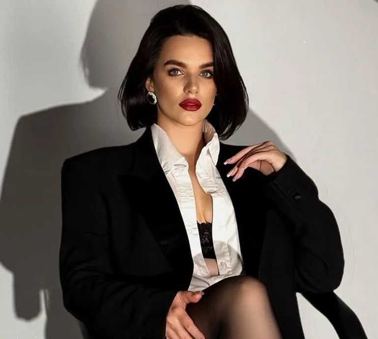 Драпірування, баска і обережно з ременем: стилістка розповіла, як підкреслити талію