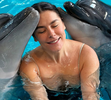 Неймовірна терапія: Онуфрійчук в Одесі здійснила свою мрію з дельфінами