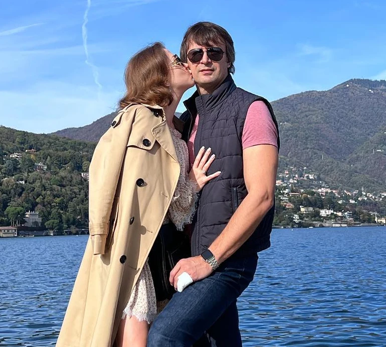 Шовковський зізнався коханій в почуттях та заселфив її в своїх обіймах