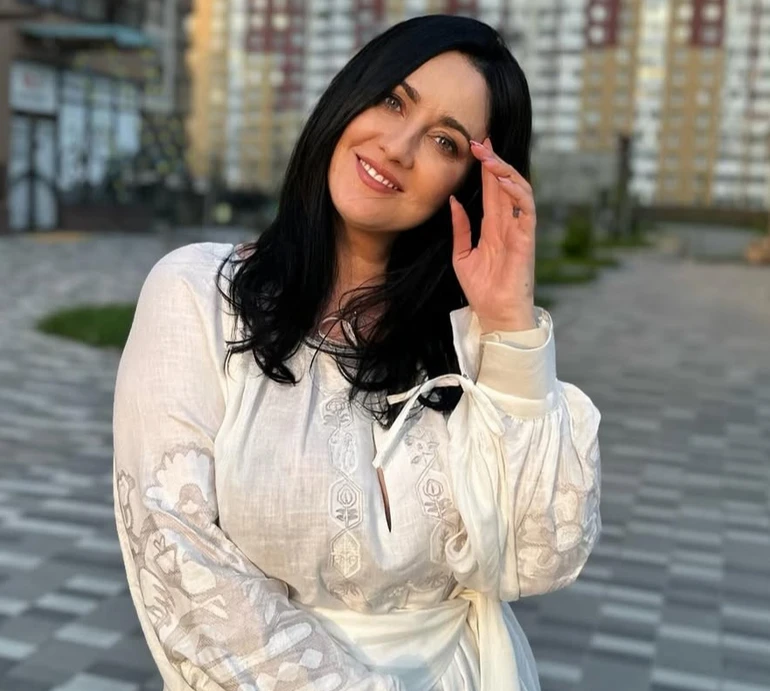 Без мейку і зачіски VS Голлівуд, я готова: Вітвіцька вразила ефектним перетворенням. Відео