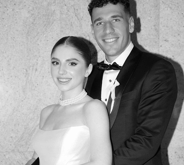 Будувати сім'ю попри все: динамівець Нещерет показав своє розкішне весілля. Фото