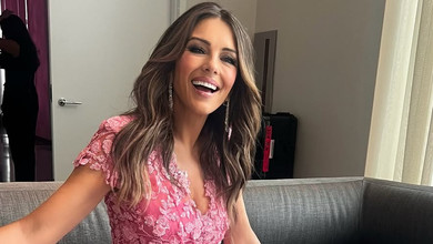 60-річна Херлі у яскравому купальнику посвітила пружним тілом у Греції. Фото