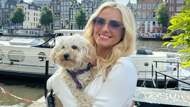 Приємні спогади: Федишин у міні показала, як з чоловіком і сином вигулювала песика на вулицях Амстердама. Фото