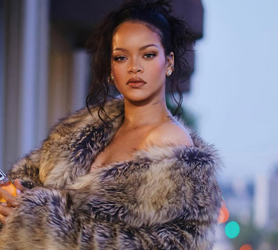 Ріанна стала мамою втретє і показалася з дитиною. Фото