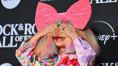 Понад $250 тисяч на місяць: ексчоловік Sia через суд вимагає від неї аліментів