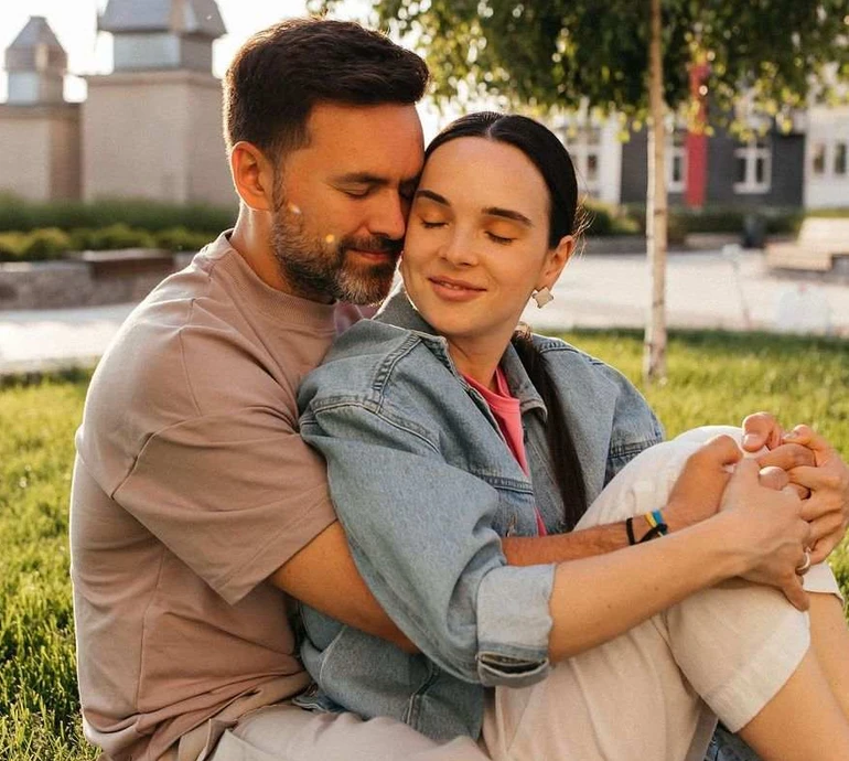 Найбільше моє щастя у житті - зустріти тебе: дружина Мірошниченка зворушила зізнанням та ніжним ВІДЕО з чоловіком