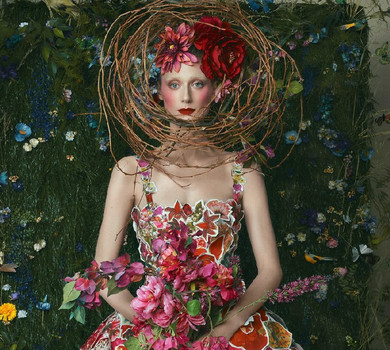 Гніздо на голові, кутюр та екстравагантні зачіски: зірка Корони Дебікі вразила фантазійною зйомкою для Vogue