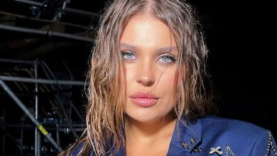 Заріцька у червоному купальнику посвітила соковитими формами на пляжі