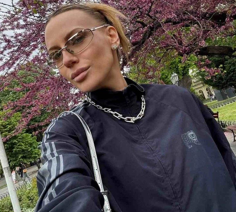 Ви ніколи не дізнаєтесь правди:  Нікітюк роздратовано відповіла на закиди щодо змін її зовнішності, наробивши стильних фото в Одесі