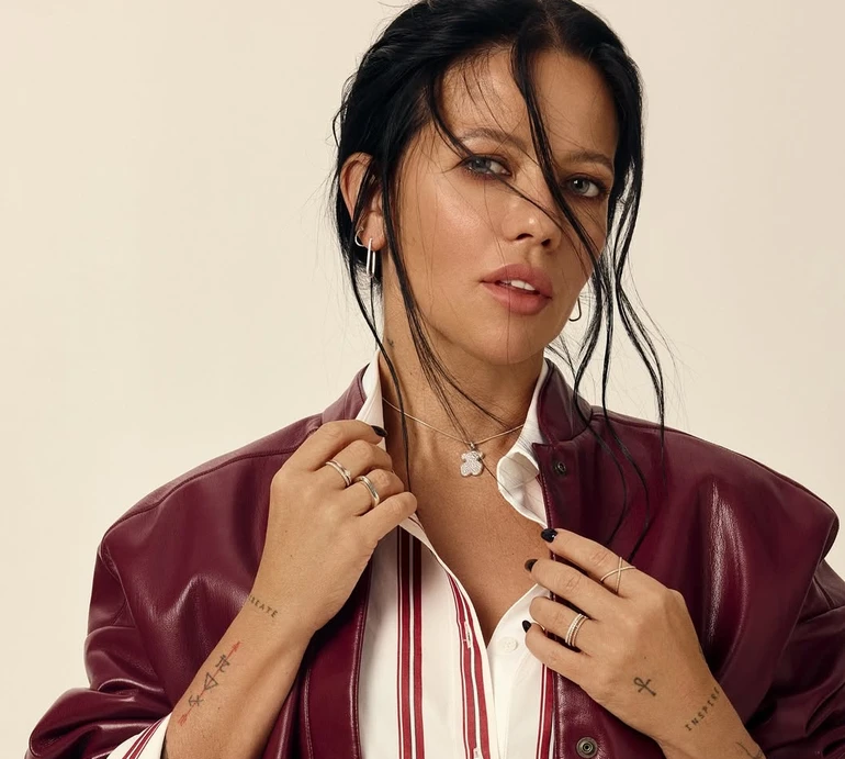 Горова показалася в обіймах 16-річного сина та здивувала його зростом