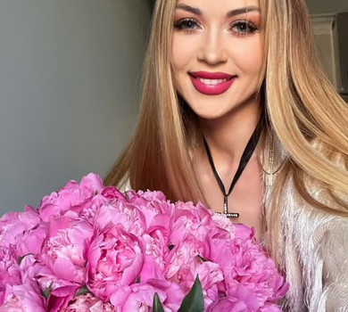 Приклад доброти і жіночої краси: Валевська показала свою маму, креативно привітавши її з ювілеєм