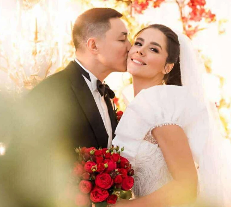 Не забув: Онуфрійчук показала, як чоловік з відрядження привітав її з 4-річчям шлюбу