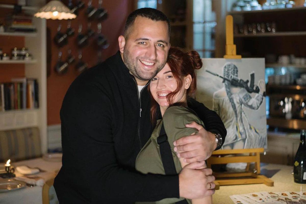 На знімку Емеральд з ексом 