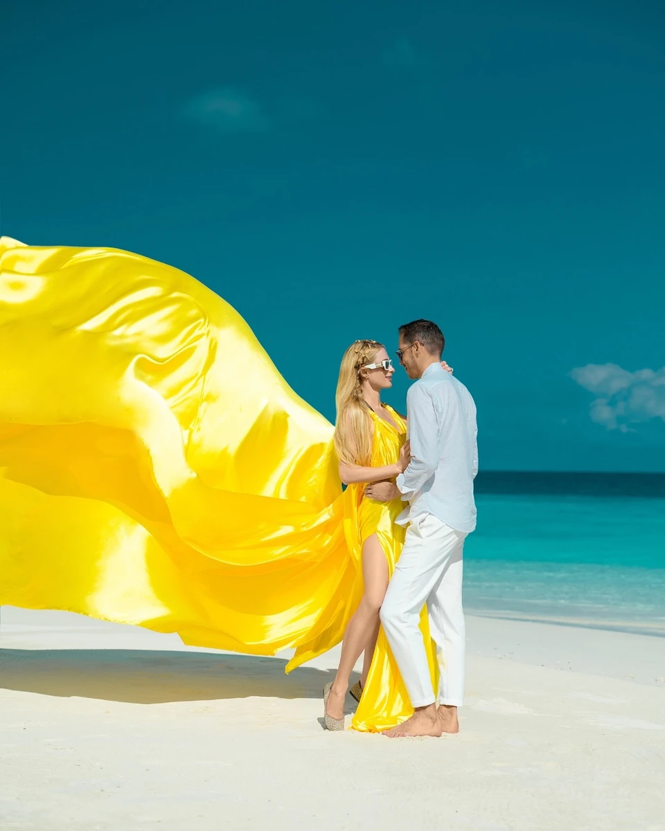 Періс Хілтон на фото з чоловіком