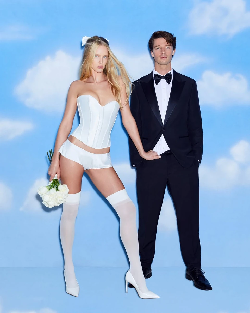 Син Шварценеггера показав кохану в корсеті, трусах і панчохах