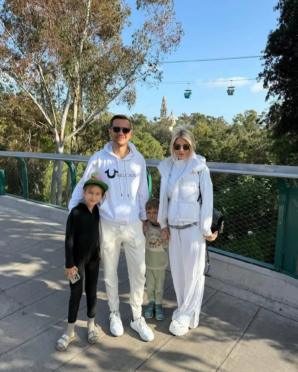 Ступка з Юлією і дітьми