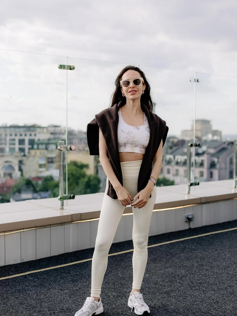 Христина Горняк наробила фото на даху