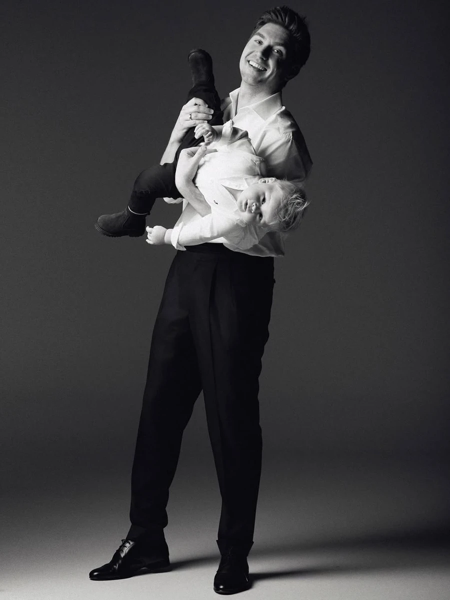 Остапчук з сином Тімом на руках