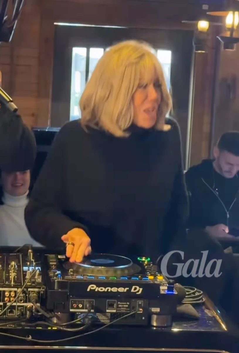 Дружина Емманюеля Макрона вдала з себе діджейку