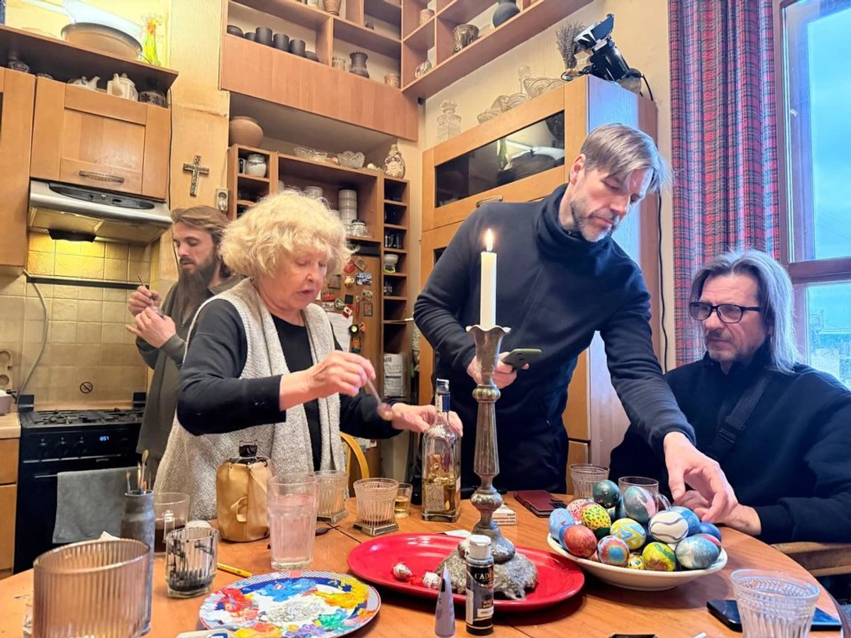 Ада Роговцева з родиною показала підготовку до Великодня