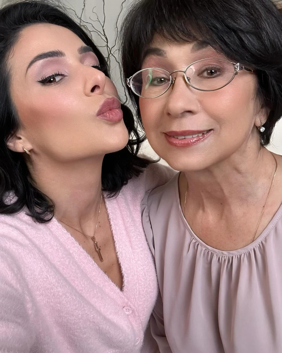 До речі, мама Злати -  викладач літератури 