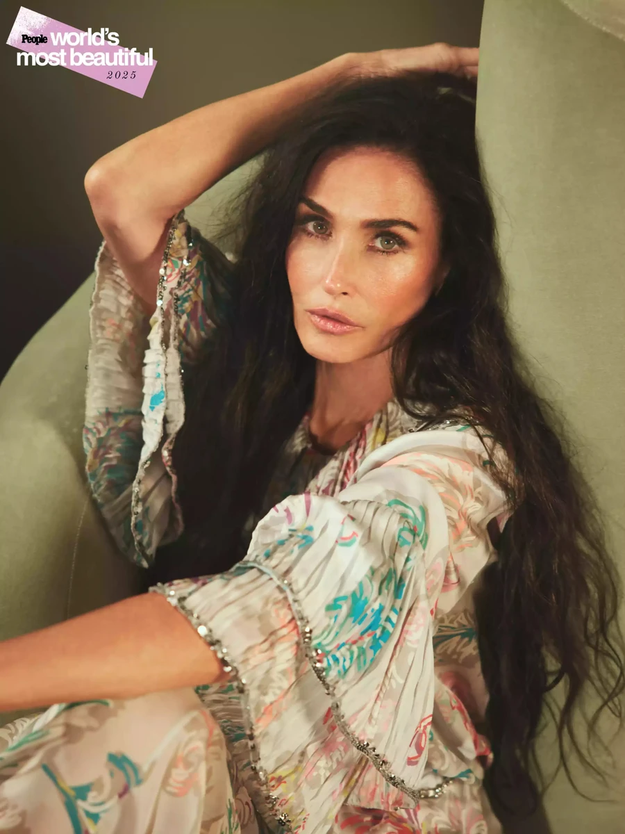 Демі Мур захопила стильним виглядом