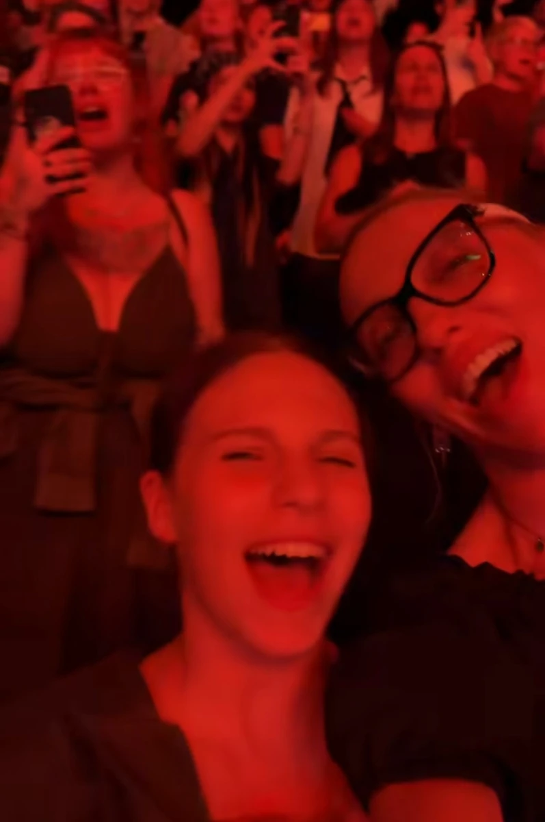 Оля Полякова розважилася на концерті Біллі Айліш з дочкою