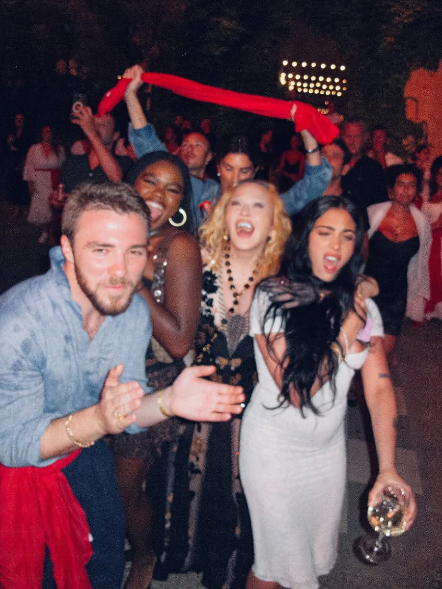 Мадонна насмішила розвагами з сином і дочками на своєму 67-річчі