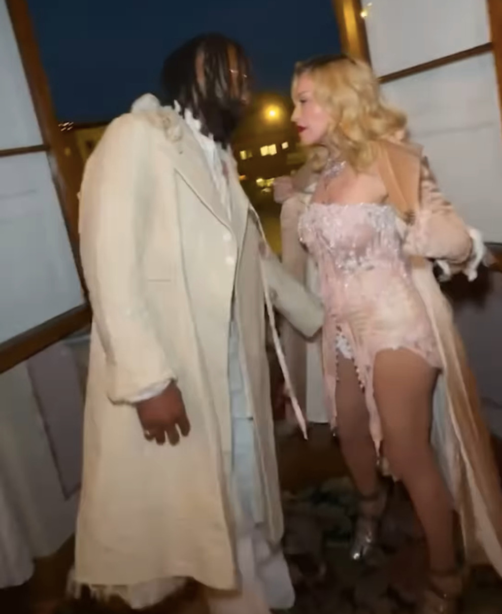 Мадонна у корсеті потанцювала з коханим на своєму 67-річчі