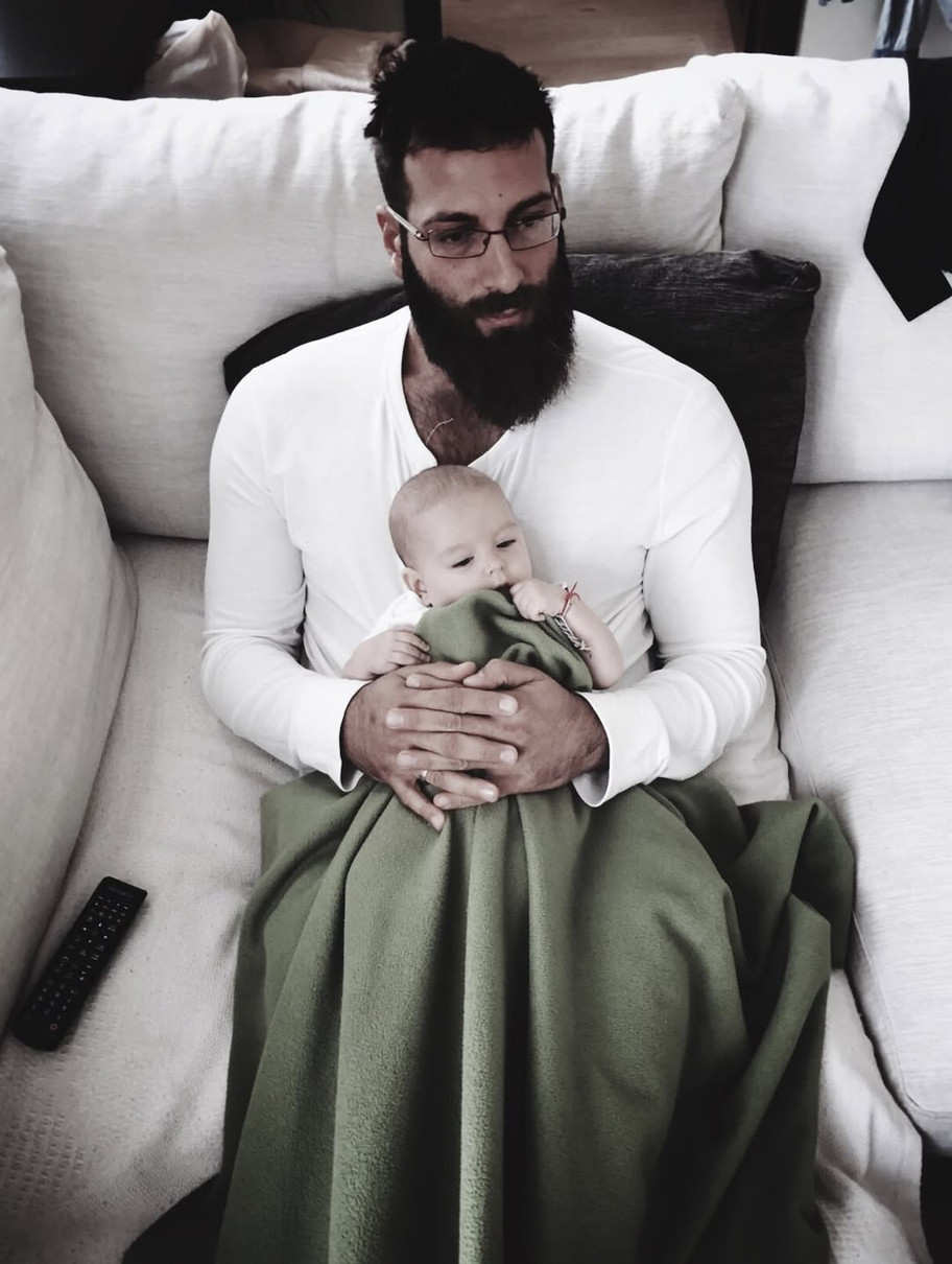 Даніель Салем замилував фото з дочкою на руках