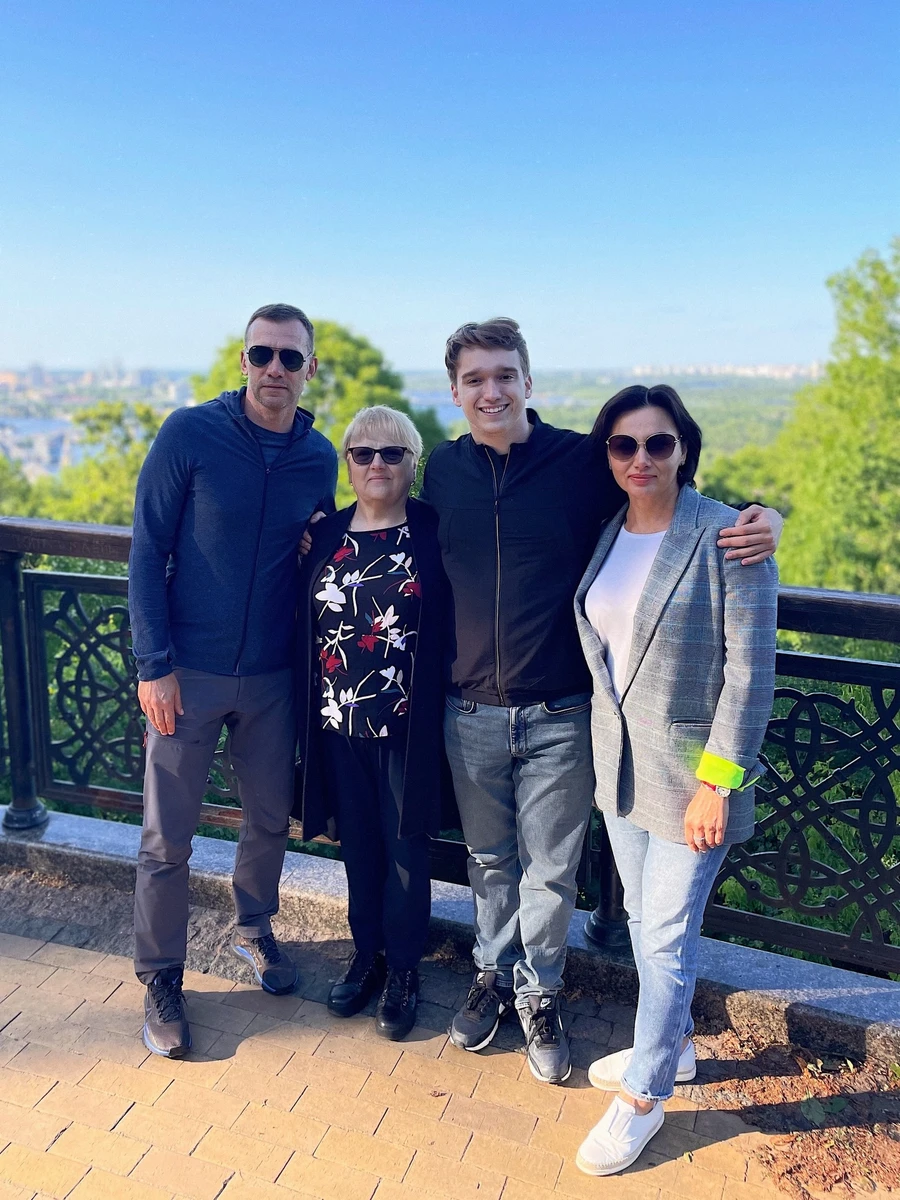 Шевченко з сестрою, мамою і сином