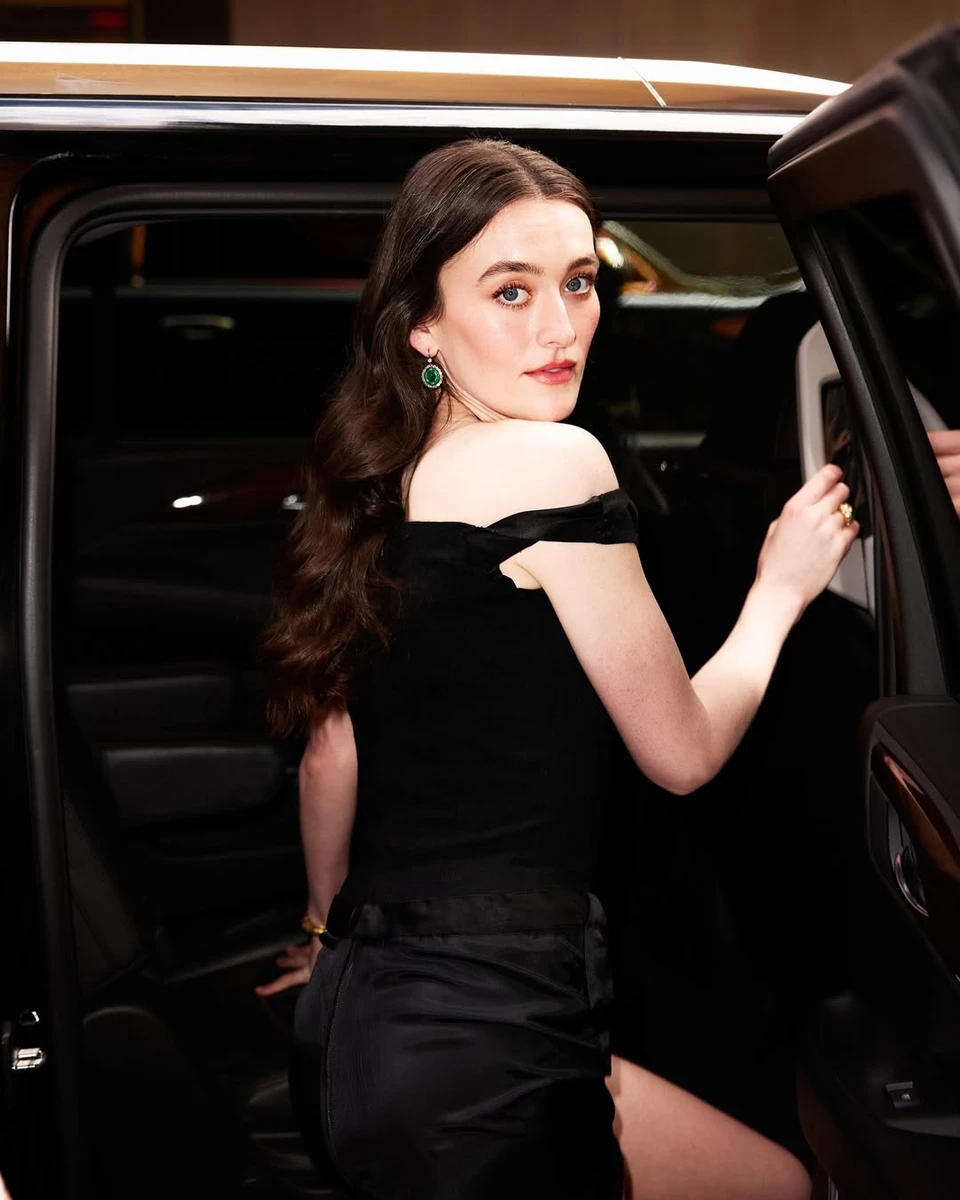 Сара Піджон в авто