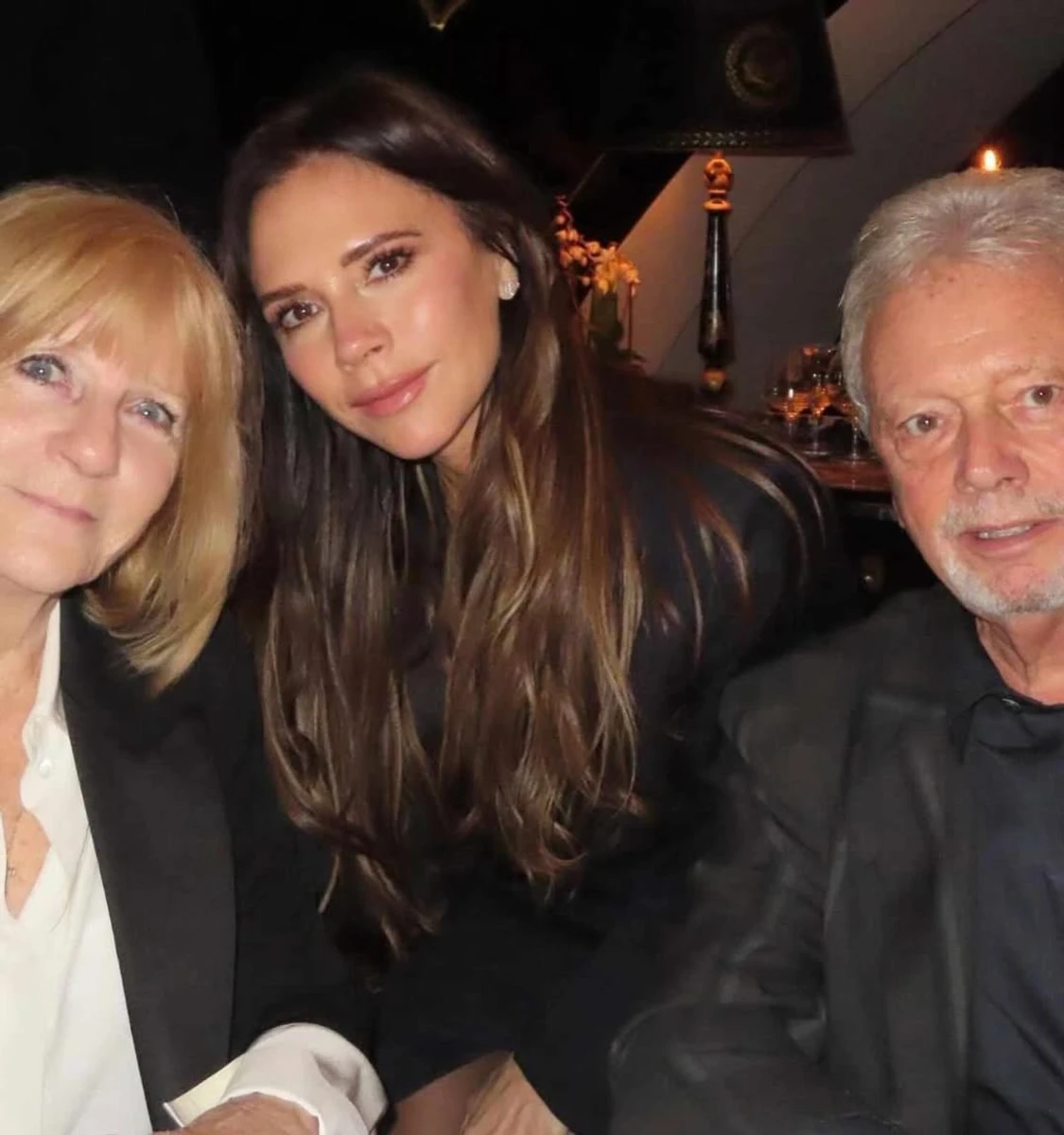 Вікторія Бекхем зі своїми батьками