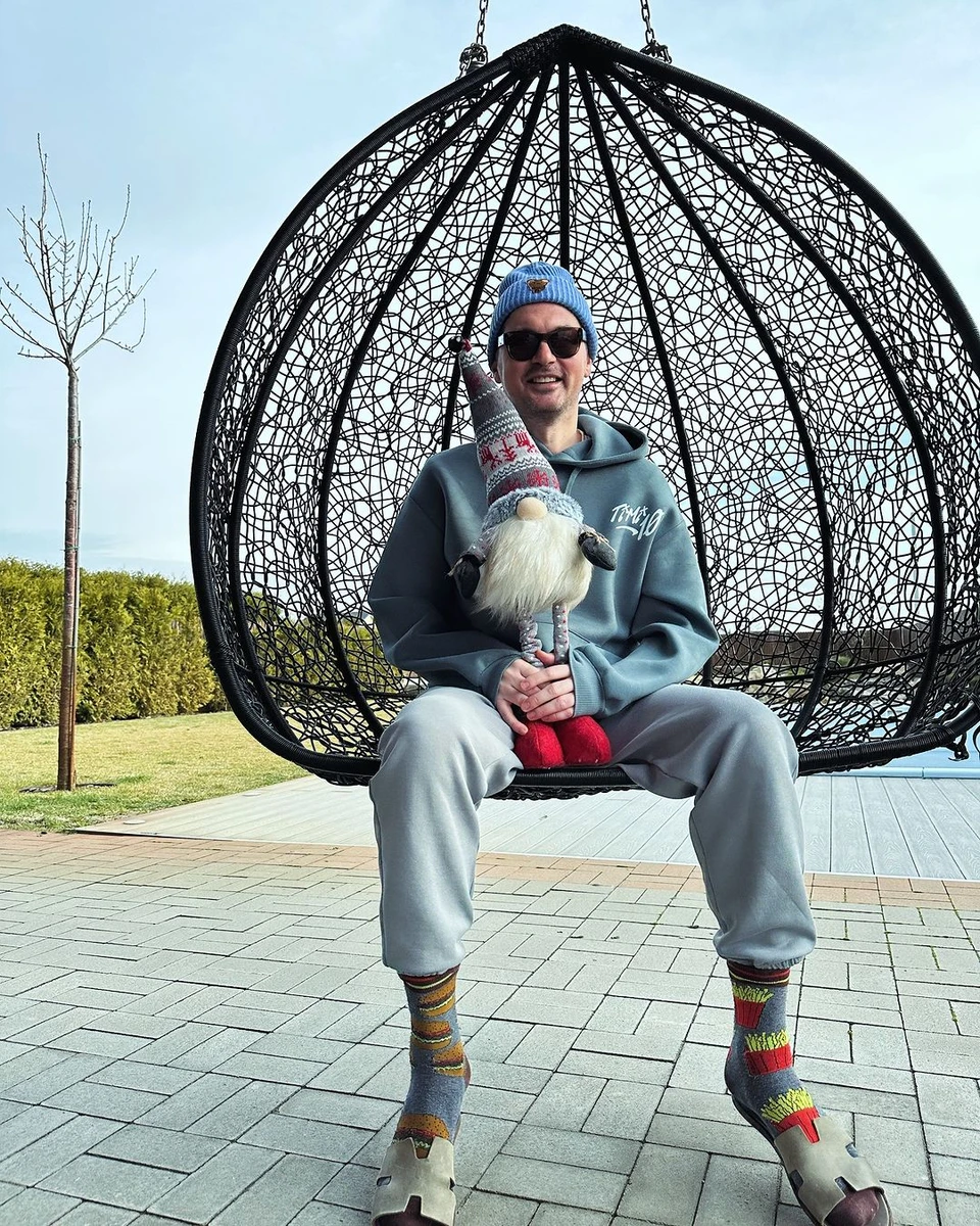 Артем зазначив, що не збирався розповідати про кому, і не знає навіщо про це у ЗМІ заговорив Алієв