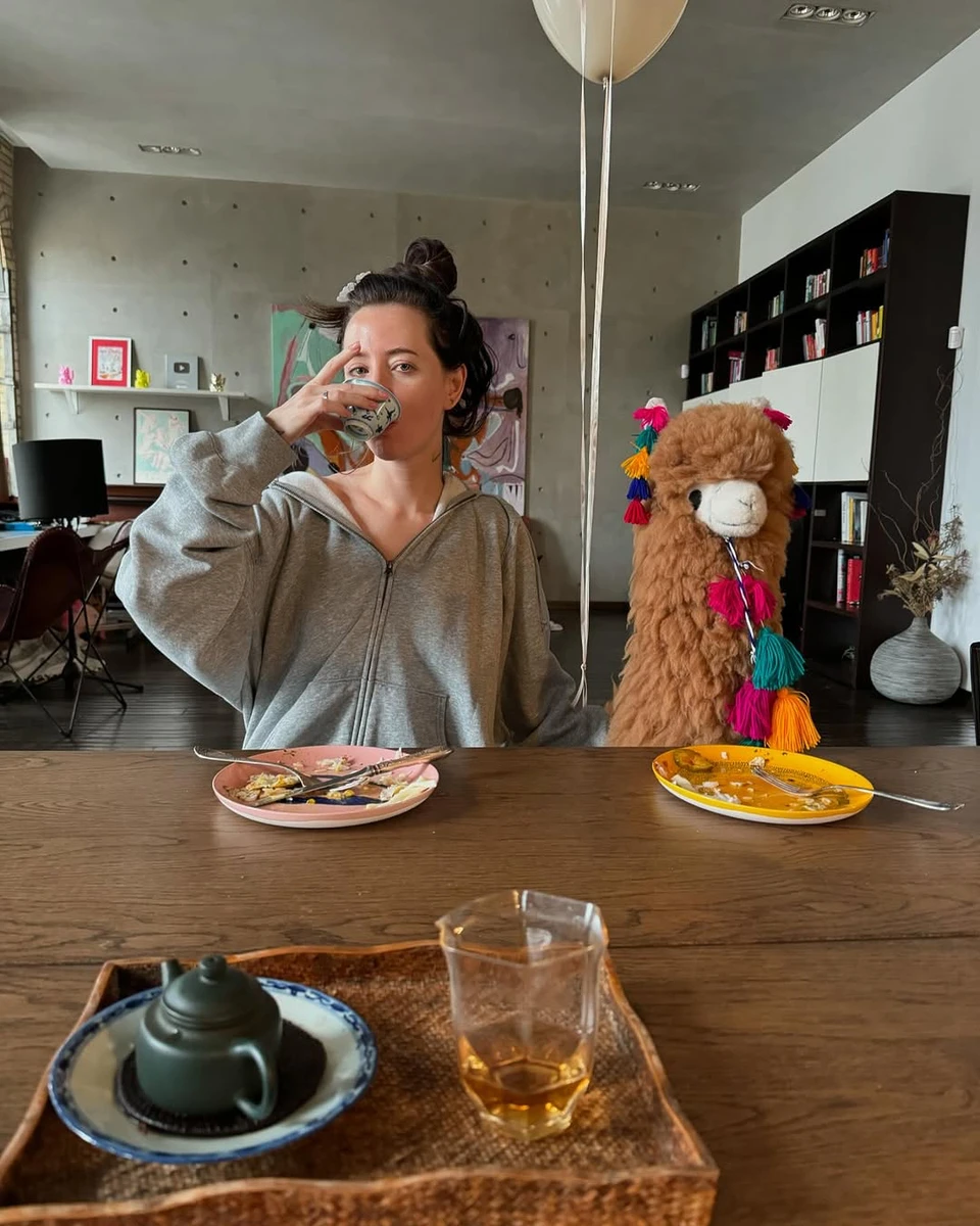 Надя Дорофєєва за сніданком