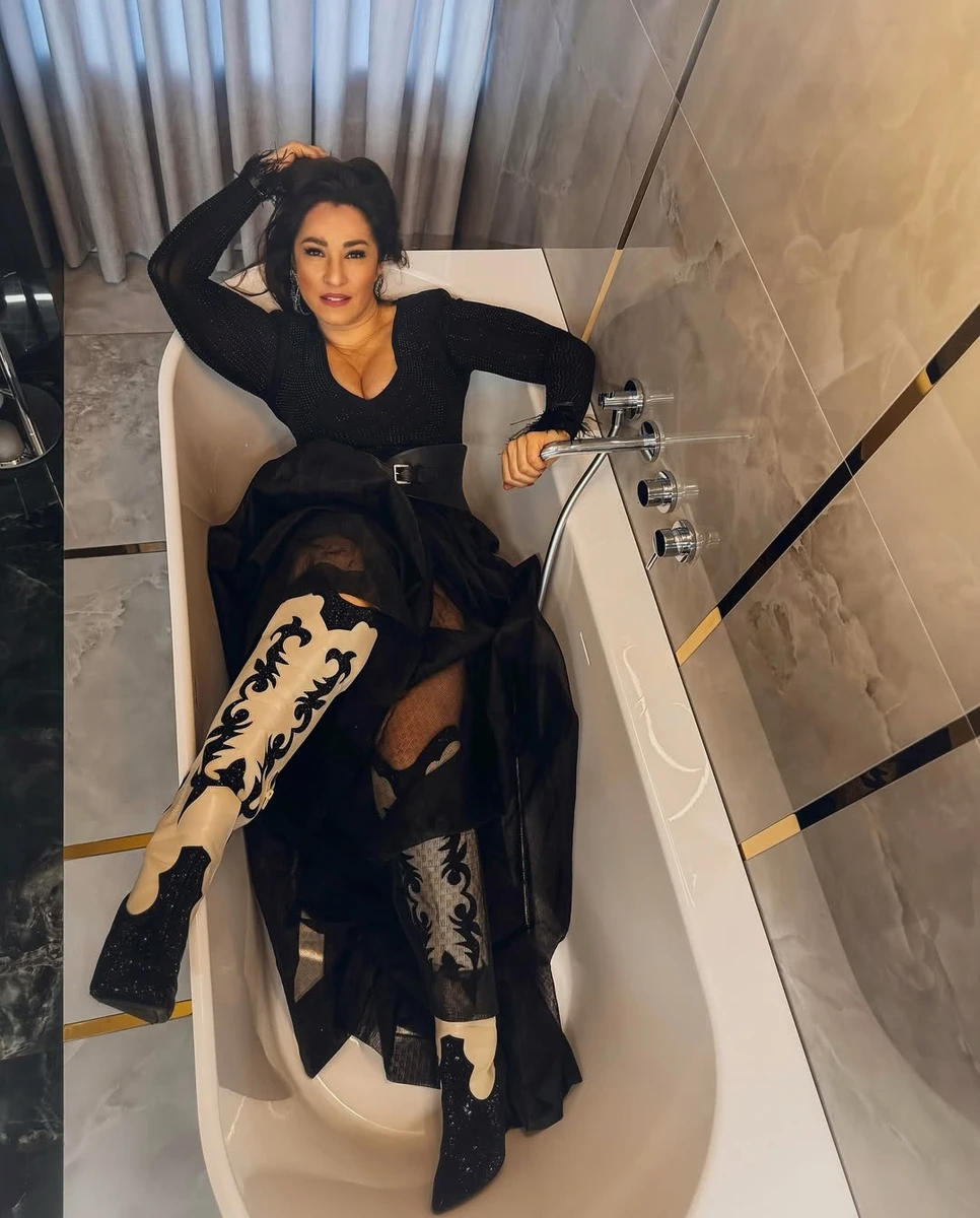 Наталка Карпа в сексі луці полежала у ванній