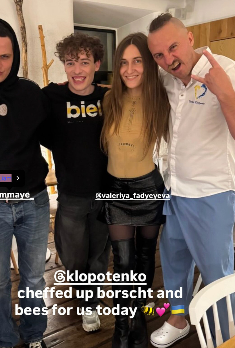 Переможець Євробачення-2024 Nemo У києві пообідав у Клопотенка