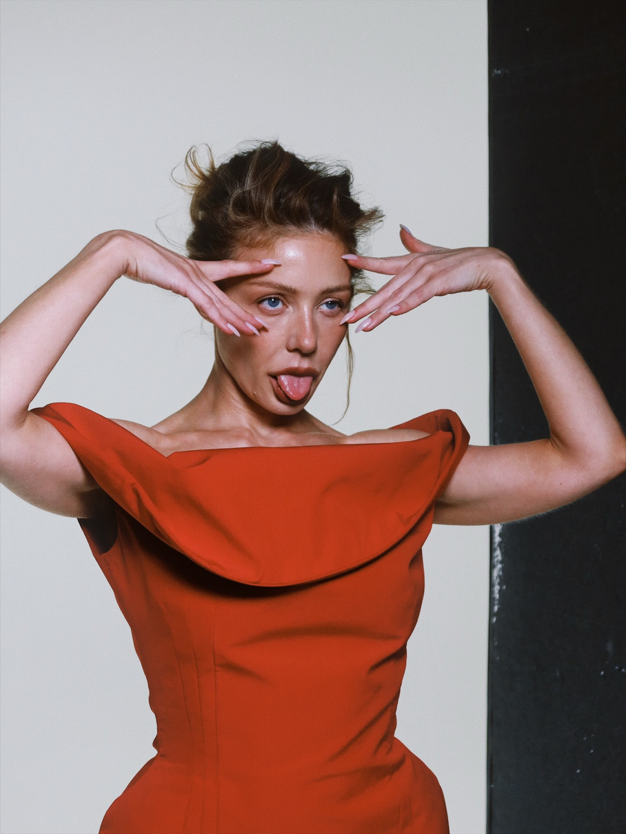 Кароль покривлялася на камеру