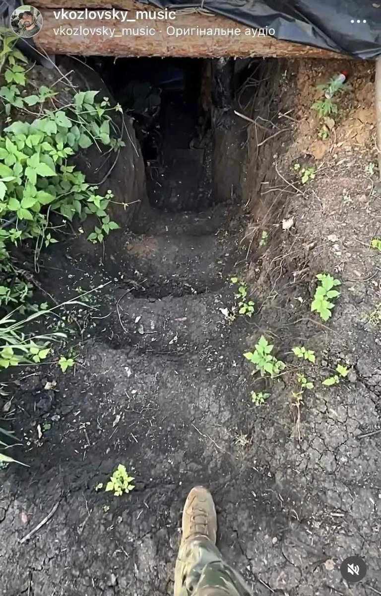 Зі слів співака, під час ночівель у бліндажі по ньому і товаришах бігають мишки