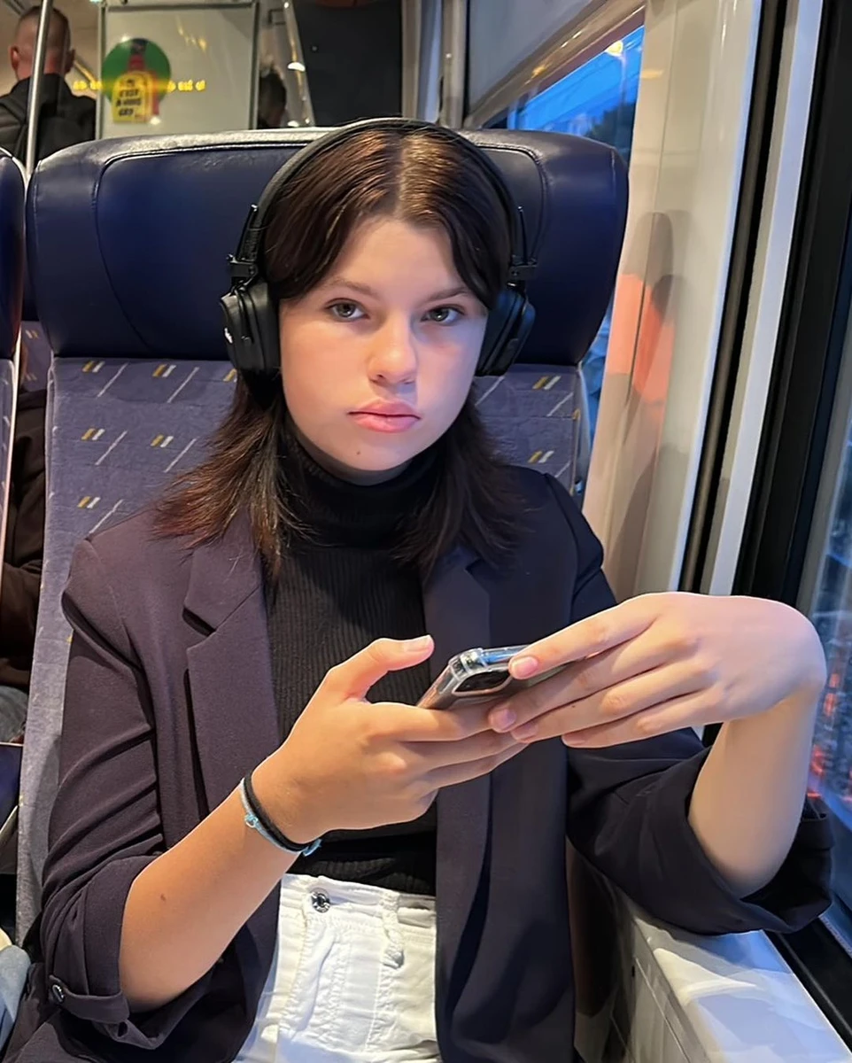 Василина нещодавно перефарбувалася з русявого у брюнетку