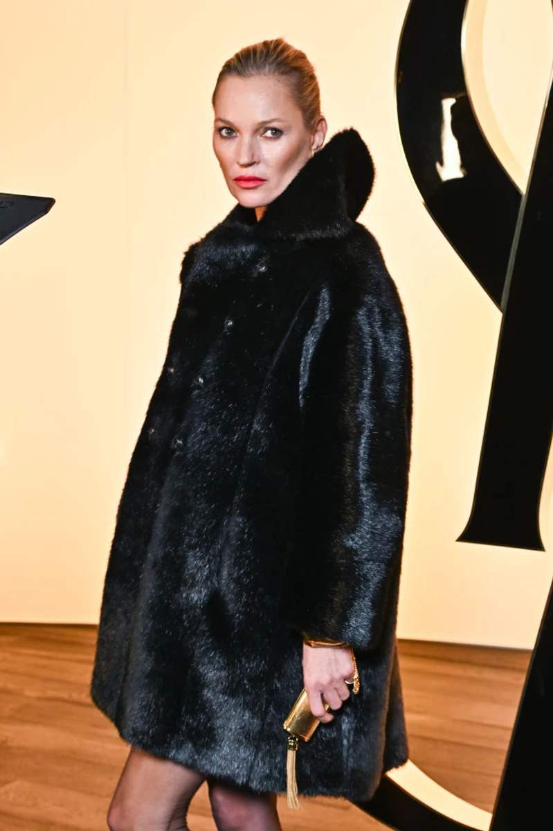 Волосся Кейт зібрала у трендовий нині пучок 