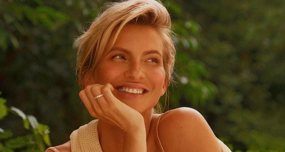 Юрушева позує для фото