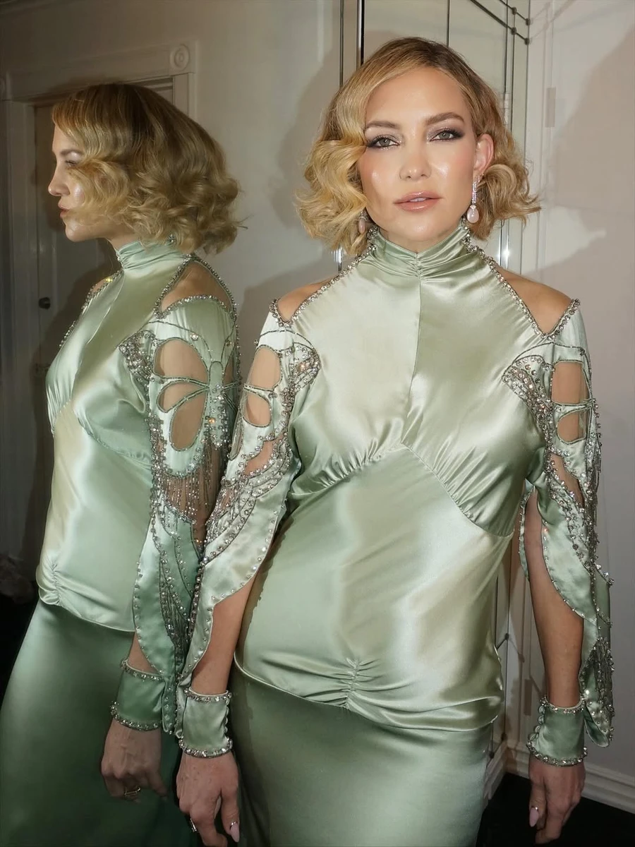 Кейт Хадсон у шовковій сукні похвалилася фігурою