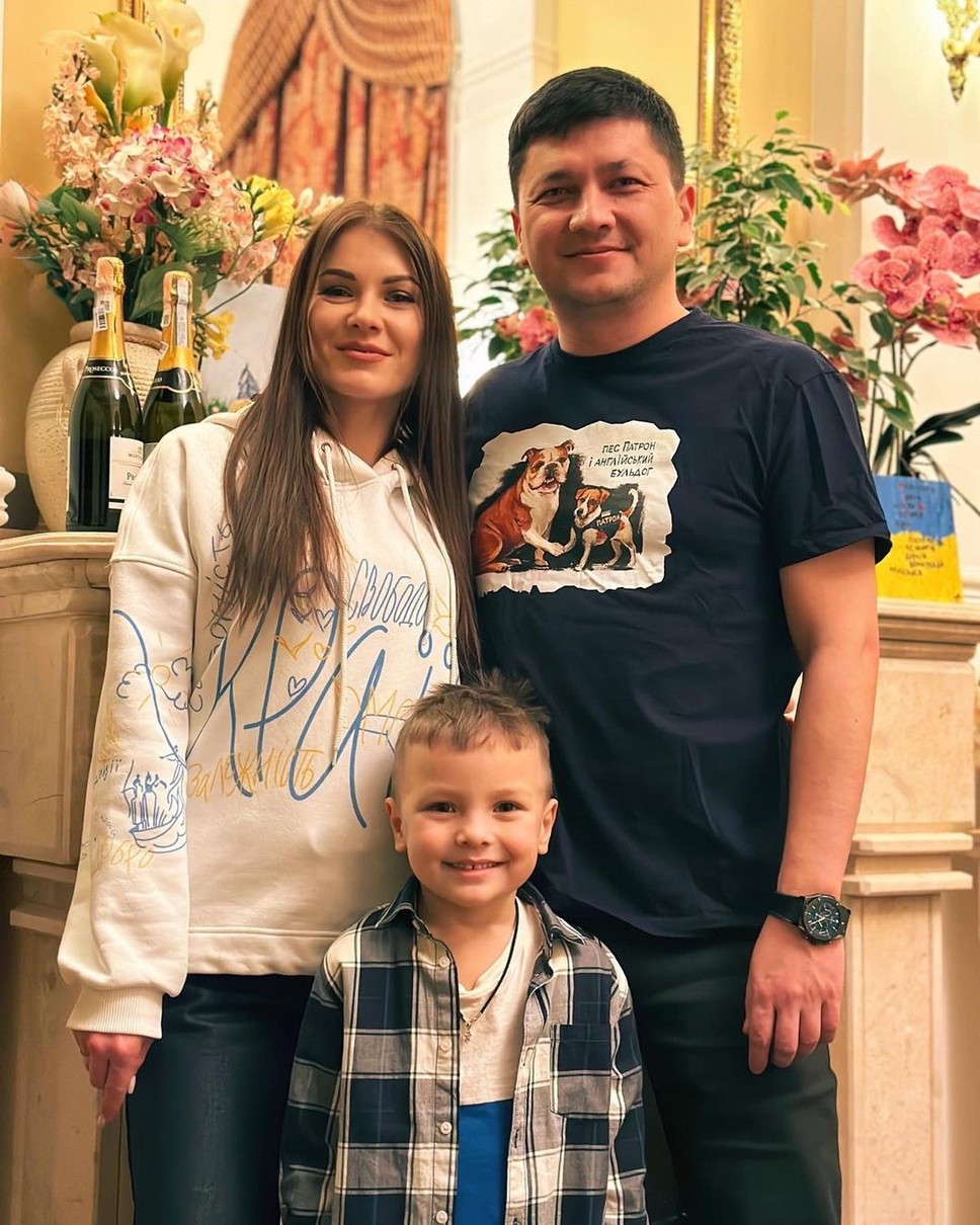 Віталій Кім з дружиною Юлією та сином Русланом