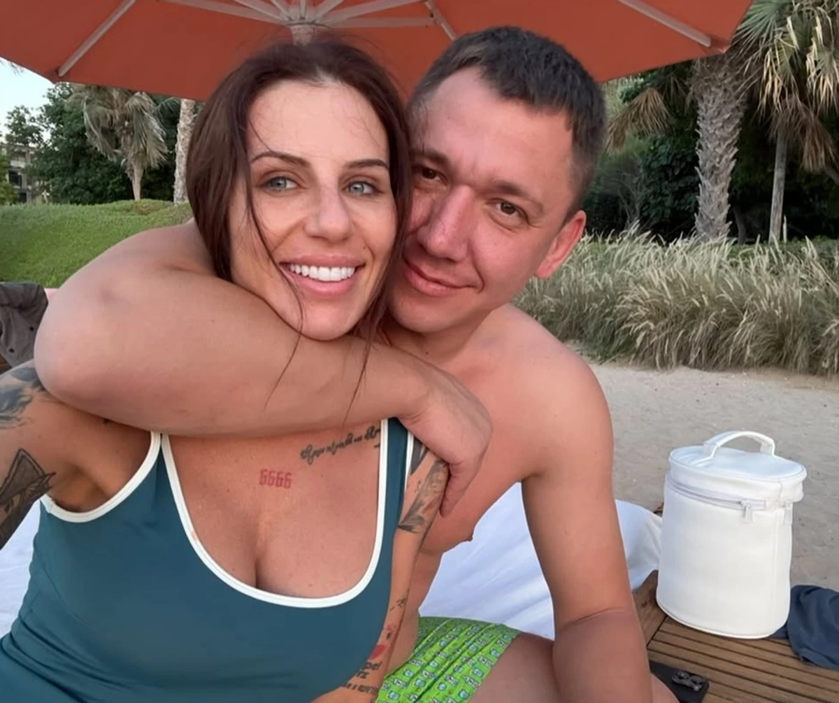 Анна Алхім показалася на пляжі з одруженим чоловіком