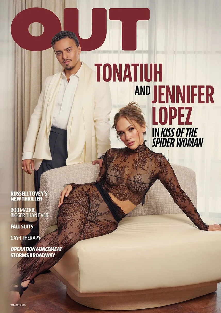 Дженніфер Лопес у прозорому луці попозувала біля відомого актора