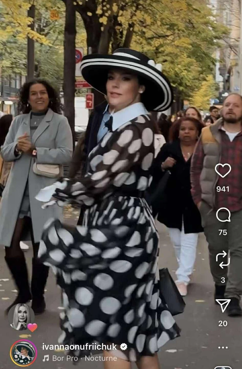 Іванна Онуфрійчук позує на вулиці