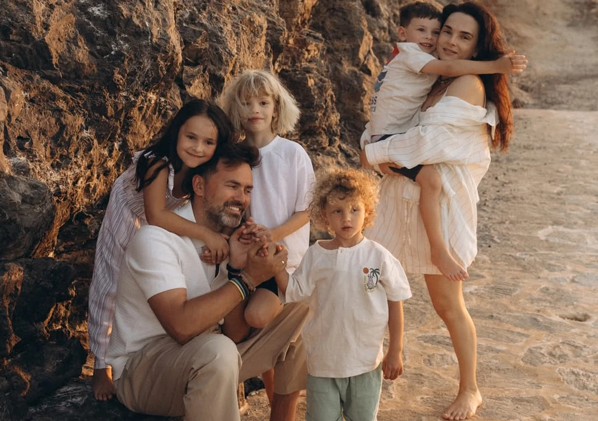 Інна Мірошниченко з чоловіком та дітьми на фото