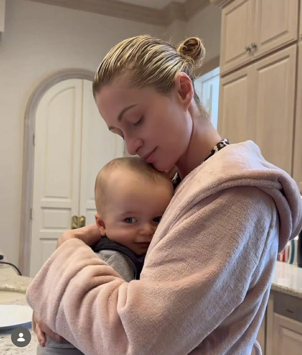 Хілтон дуже рідко показує себе в такому беззахисному домашньому образі 