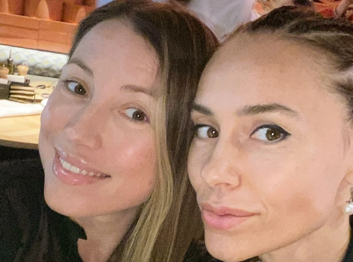 Віталіна називає Олену сестрою